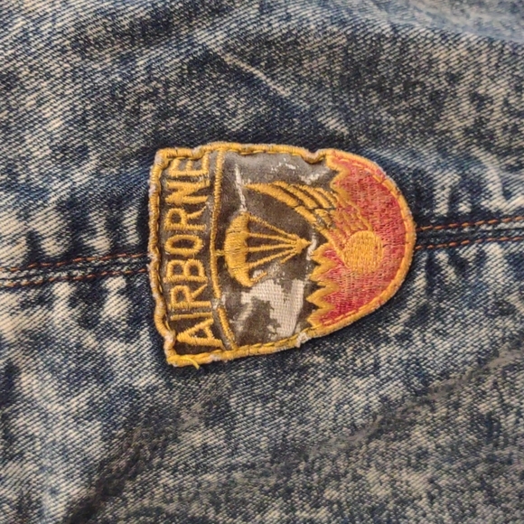 Acid wash denim shoulder bag - Picture 2 of 8